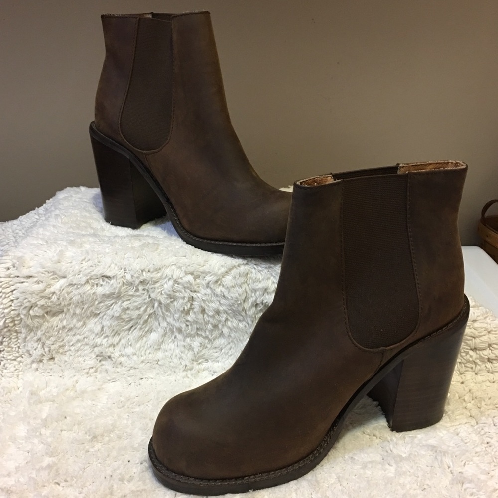 Jeffrey Campbell CASH Chelsea booties size 8.5